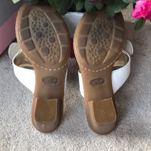 Very pretty pair of white euro soft slip on sandal - Picture 5 of 5